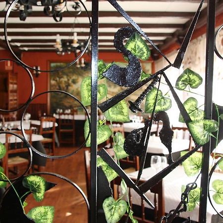 Hostal Rte. Elena Фуэнтес-де-Эбро Экстерьер фото