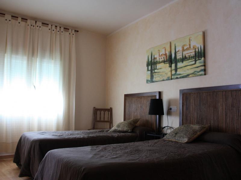 Hostal Rte. Elena Фуэнтес-де-Эбро Номер фото