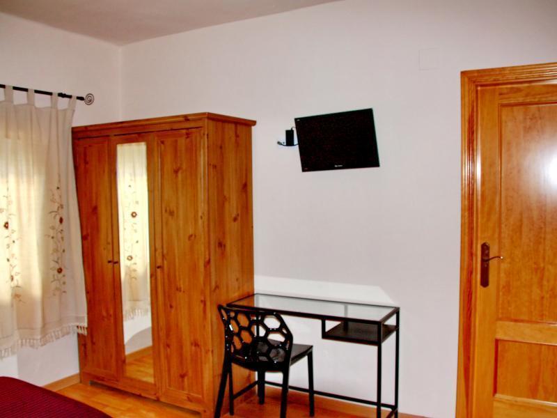 Hostal Rte. Elena Фуэнтес-де-Эбро Номер фото